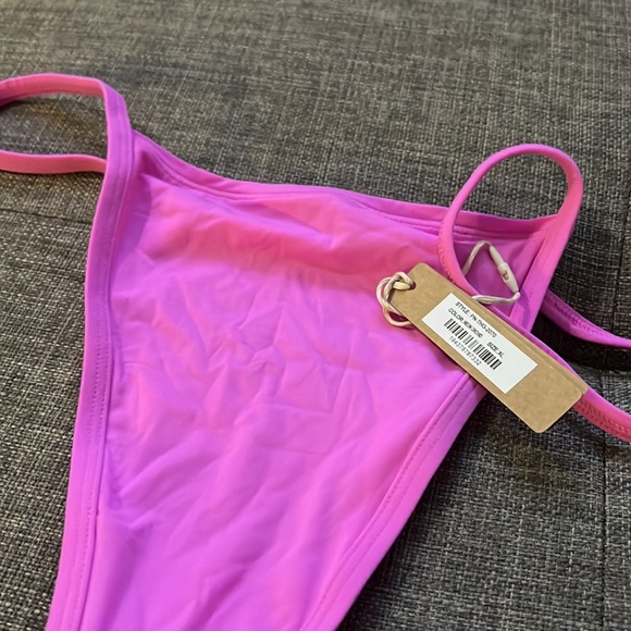 Skims Body T String Thong - Picture 4 of 7